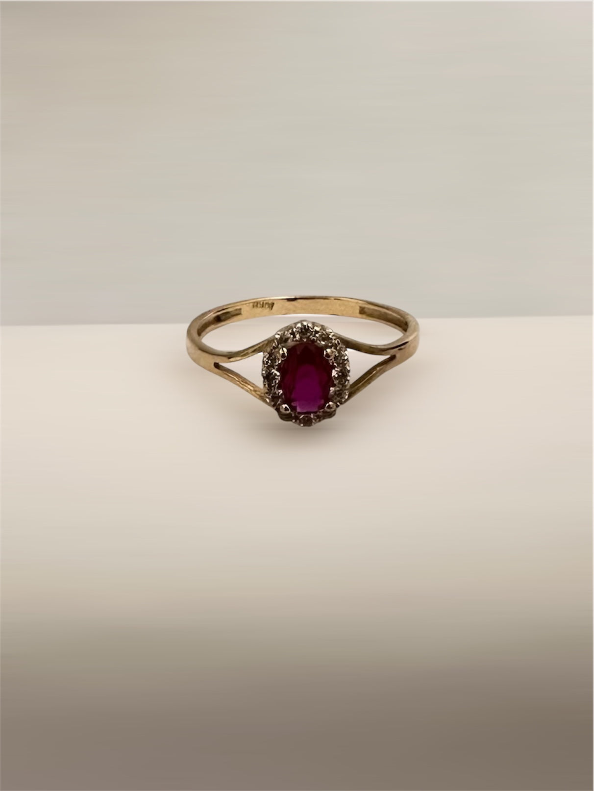 Anillo de Mujer de Piedra Roja en Oro 10K