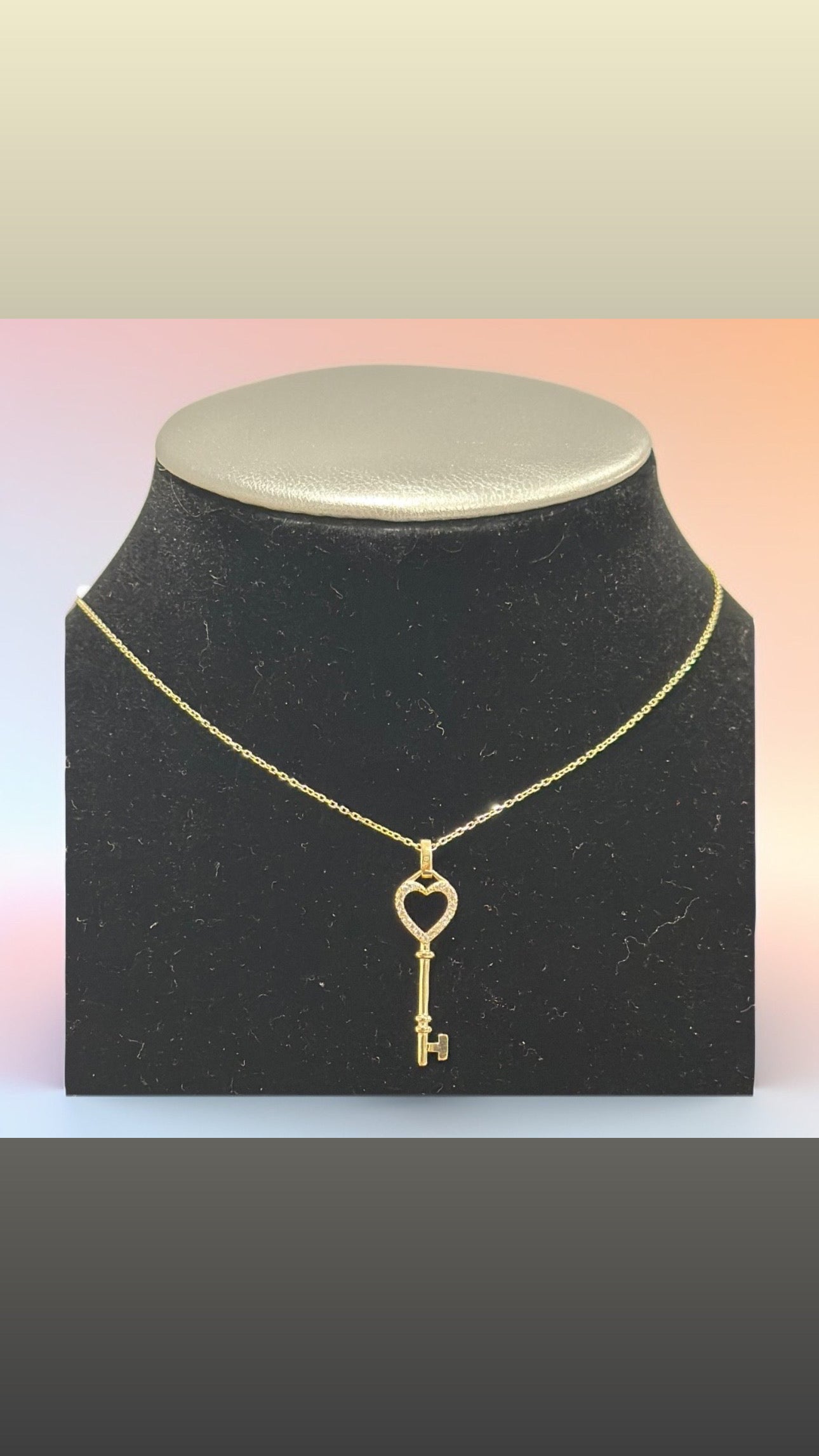 Cadena con dije de llave