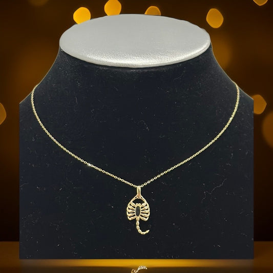 Cadena con dije de escorpión