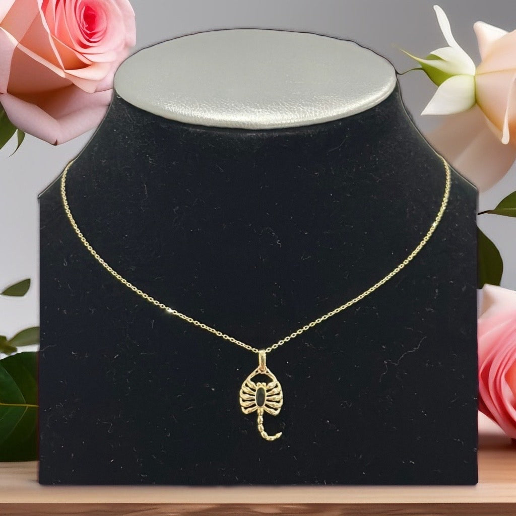 Cadena con dije de escorpión