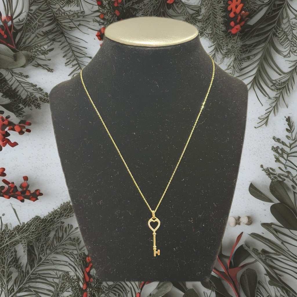 Cadena con dije de llave