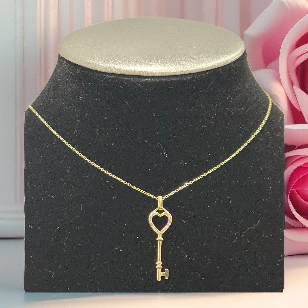 Cadena con dije de llave